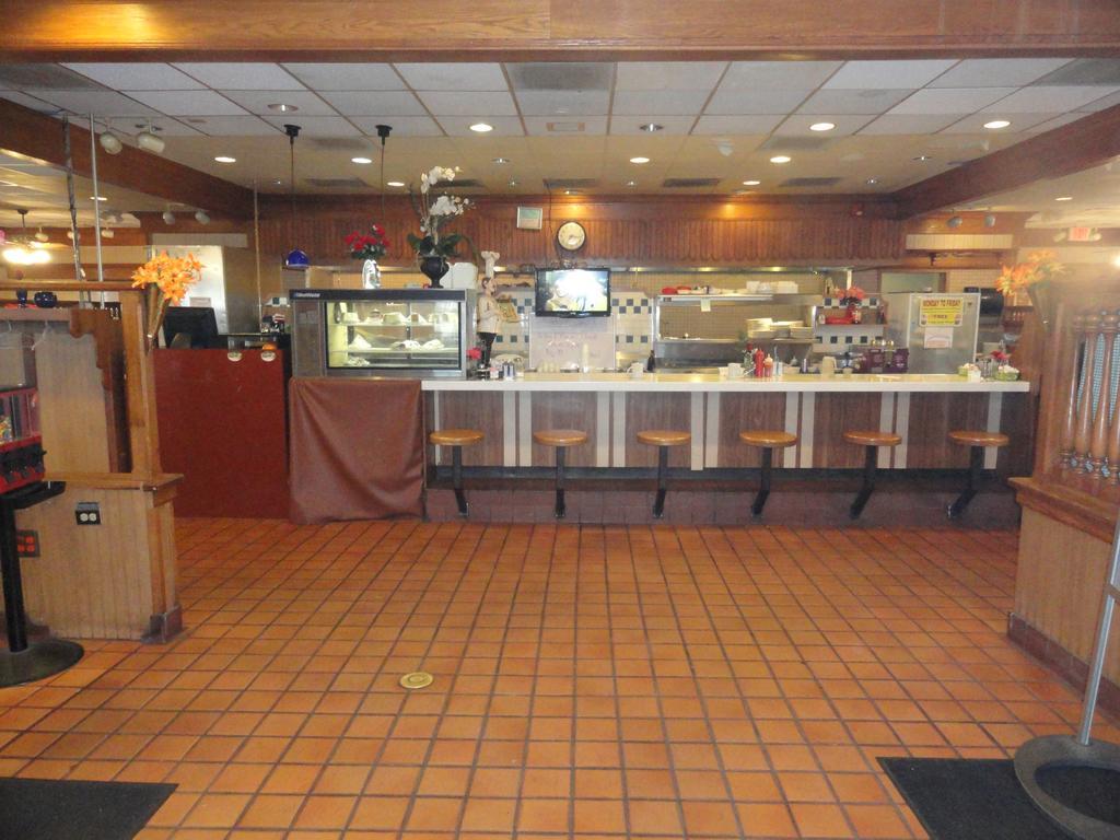 Hotel Grand Rapids Wyoming